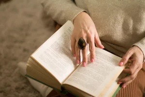 Reader Experience Depends on How the Book Opens
